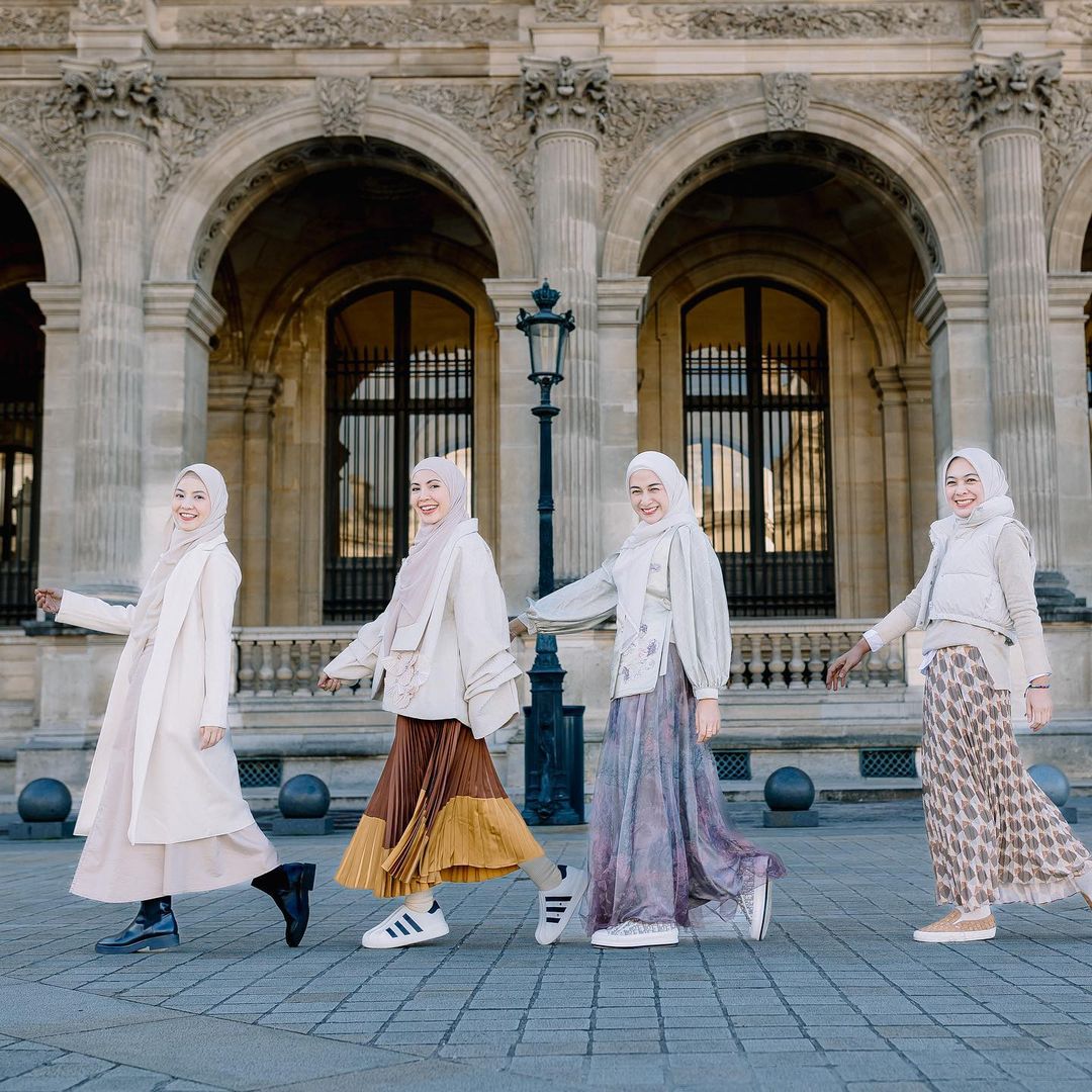 Cerita 6 Artis Cantik Liburan Bareng Bestie ke Luar Negeri, Seru!