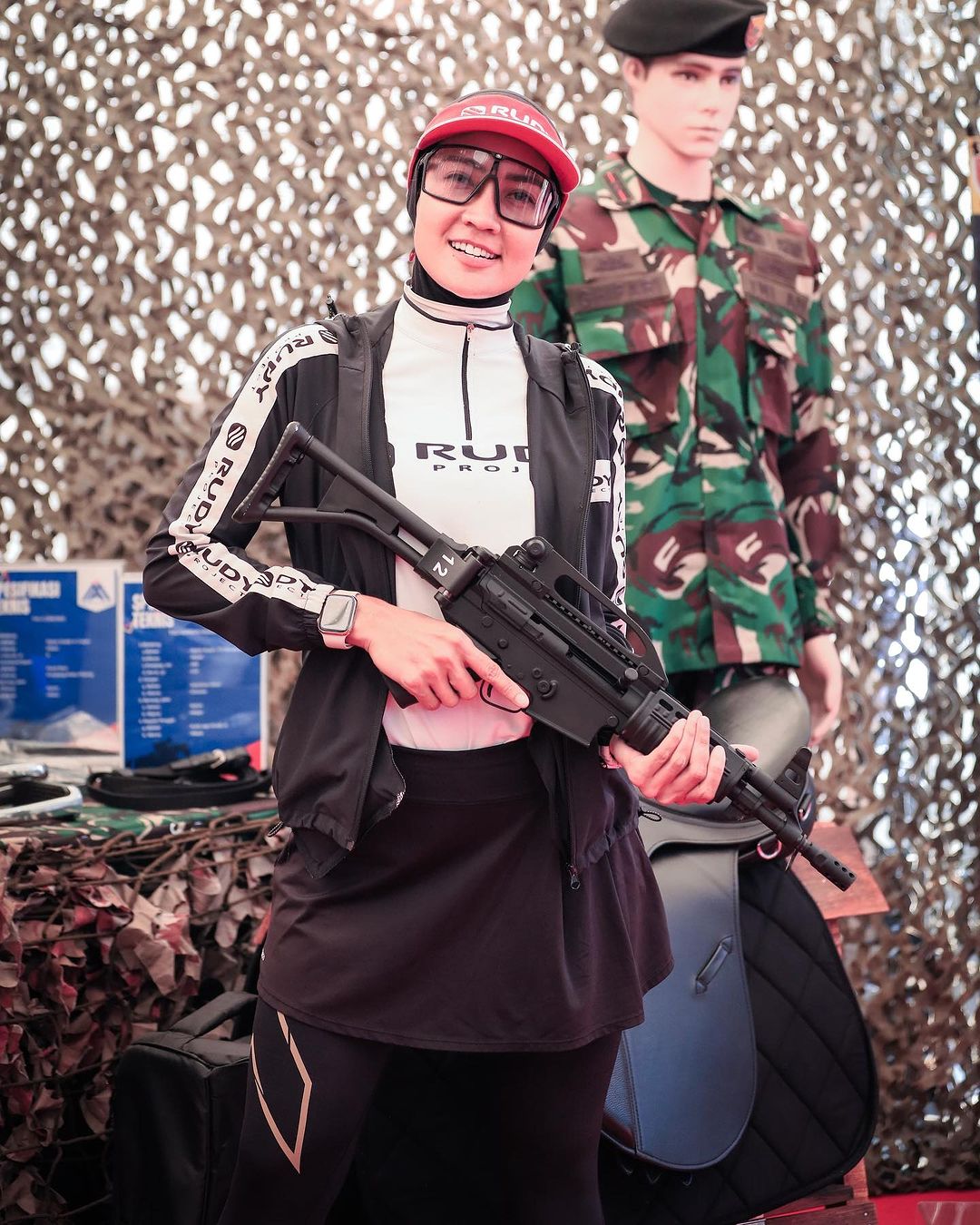 3 Gaya Hijab Sporty Ala Steffy Burase, Istri Eks Gubernur Aceh Irwandi Yusuf