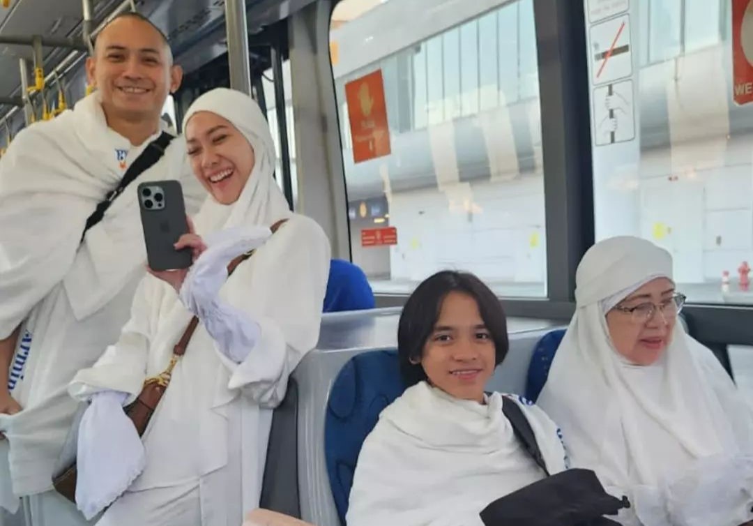 Pertama Kali Ibadah Umrah, Dua Artis Cantik Ini Berdoa Bisa Kembali Lagi