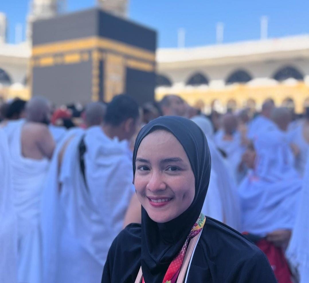 Pertama Kali Ibadah Umrah, Dua Artis Cantik Ini Berdoa Bisa Kembali Lagi