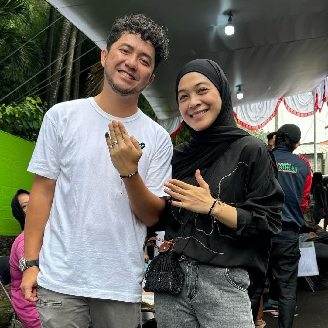 Gaya 7 Artis Pamer Jari Ungu Usai Nyoblos Pemilu 2024, Nomor 2 Diprotes Istri