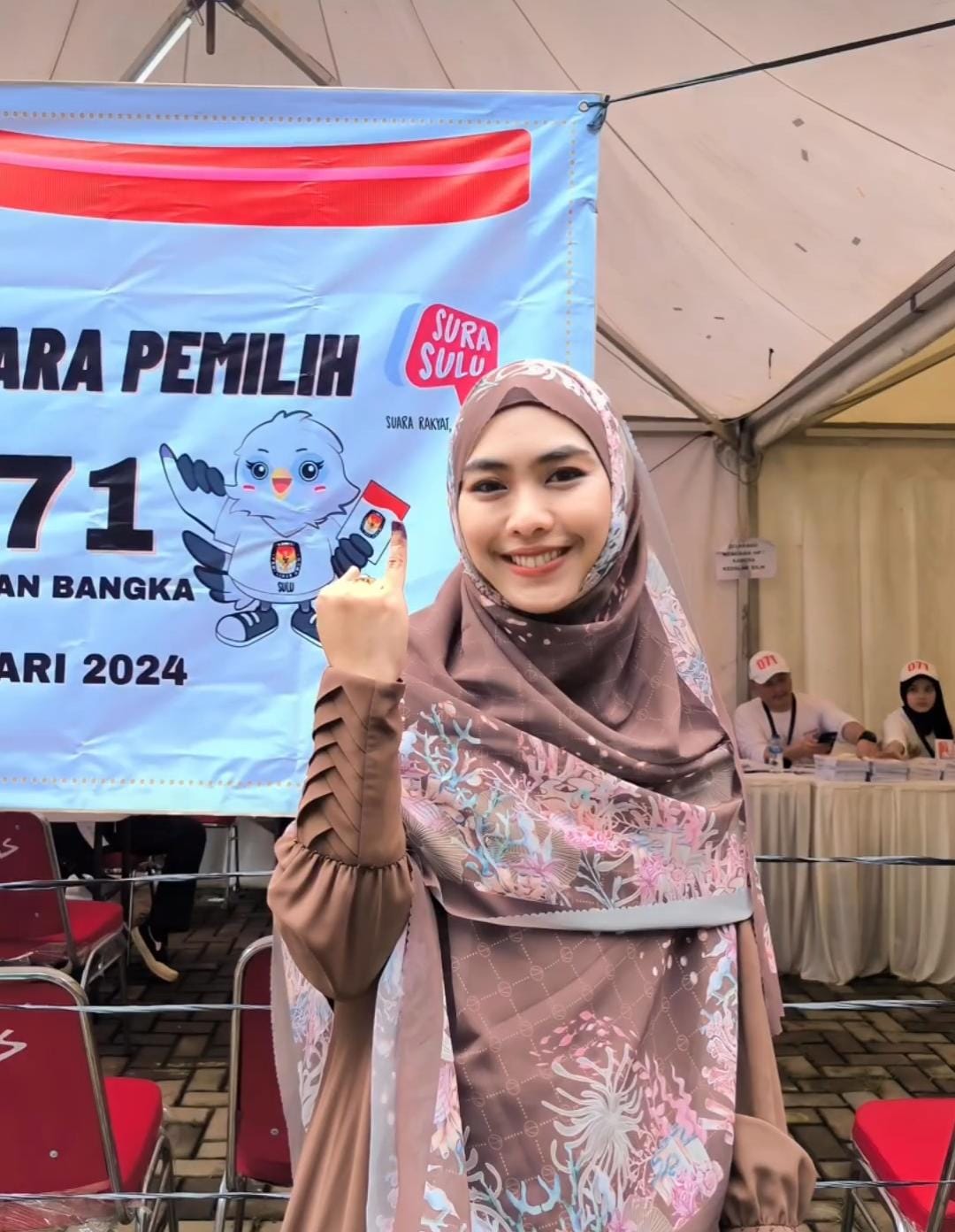 Gaya 7 Artis Pamer Jari Ungu Usai Nyoblos Pemilu 2024, Nomor 2 Diprotes Istri