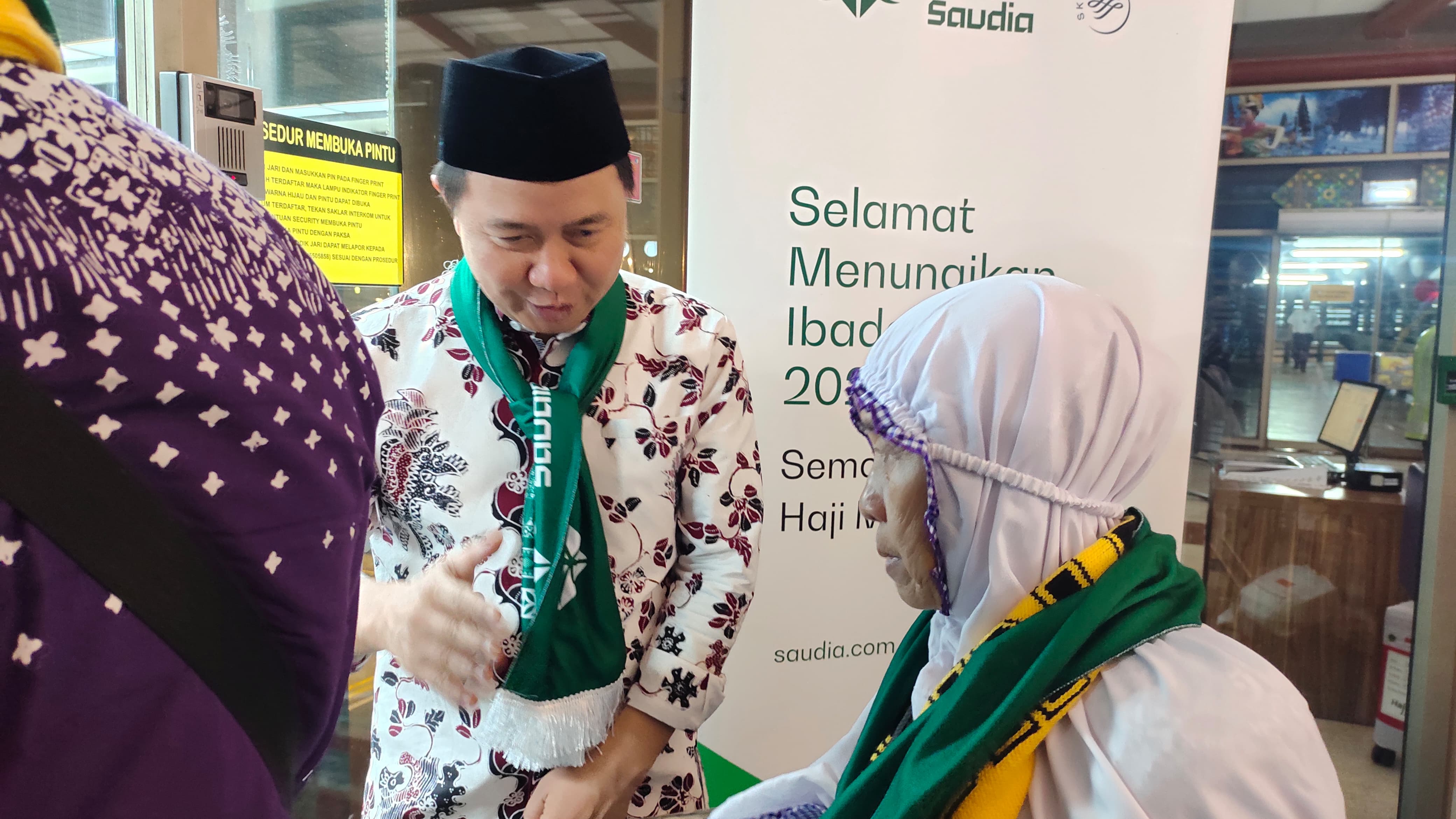 Dirjen PHU Lepas 435 Jemaah Haji Kloter II Embarkasi Jakarta Pondok Gede