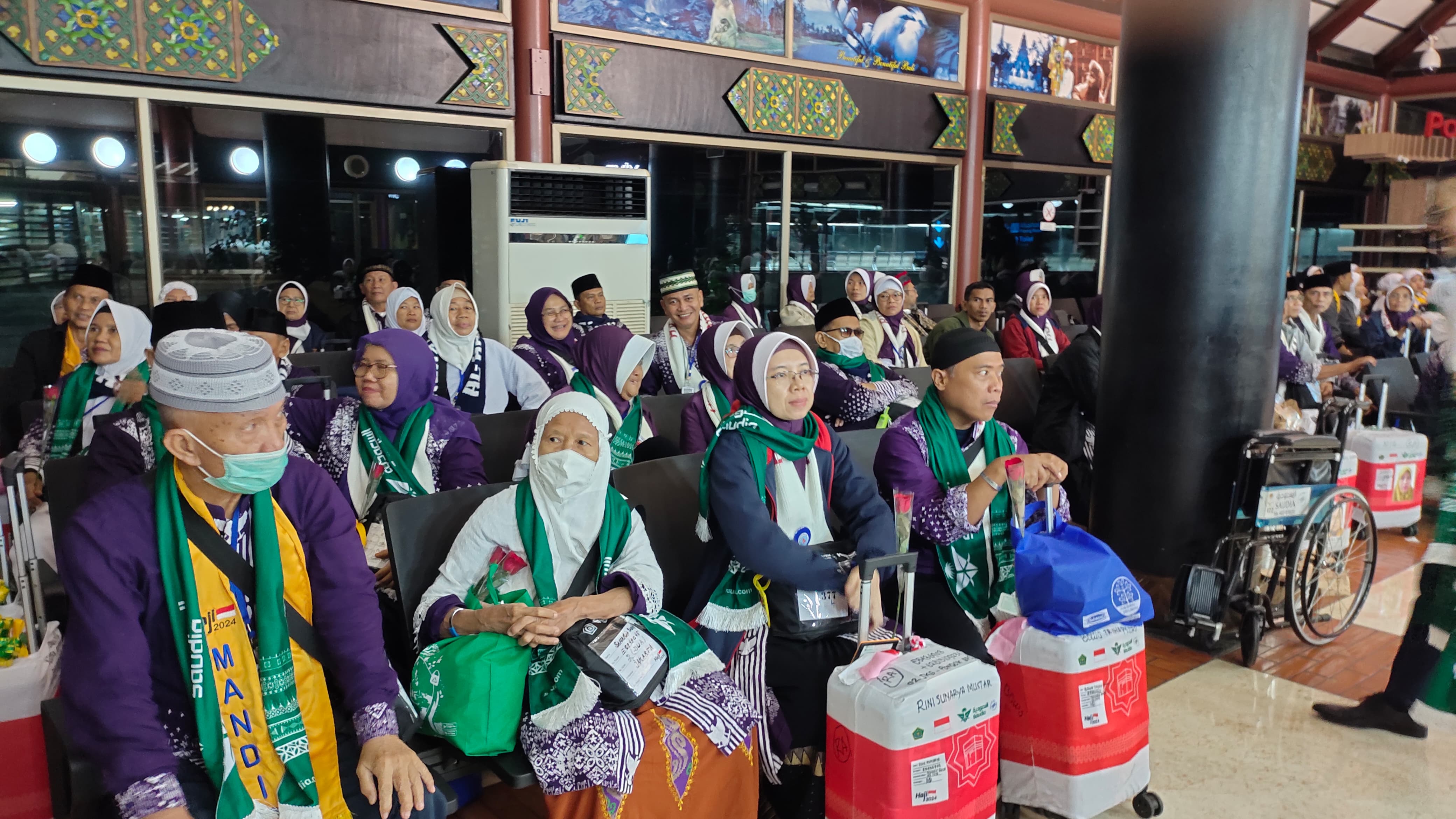 Dirjen PHU Lepas 435 Jemaah Haji Kloter II Embarkasi Jakarta Pondok Gede