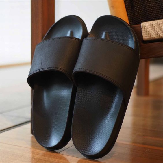 Rekomendasi Alas Kaki untuk Ibadah Haji, Hindari Pakai Sandal Jepit