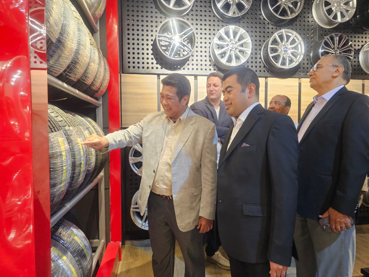 KBRI Kairo Resmikan Gerai Baru Ban dan Pelek Kendaraan Indonesia di Kota Madinaty Mesir
