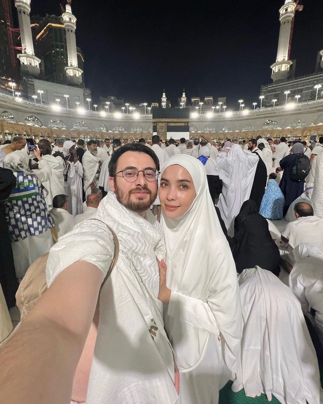 7 Artis Berangkat Haji Bareng Pasangan, Ibadah Jadi Makin Romantis