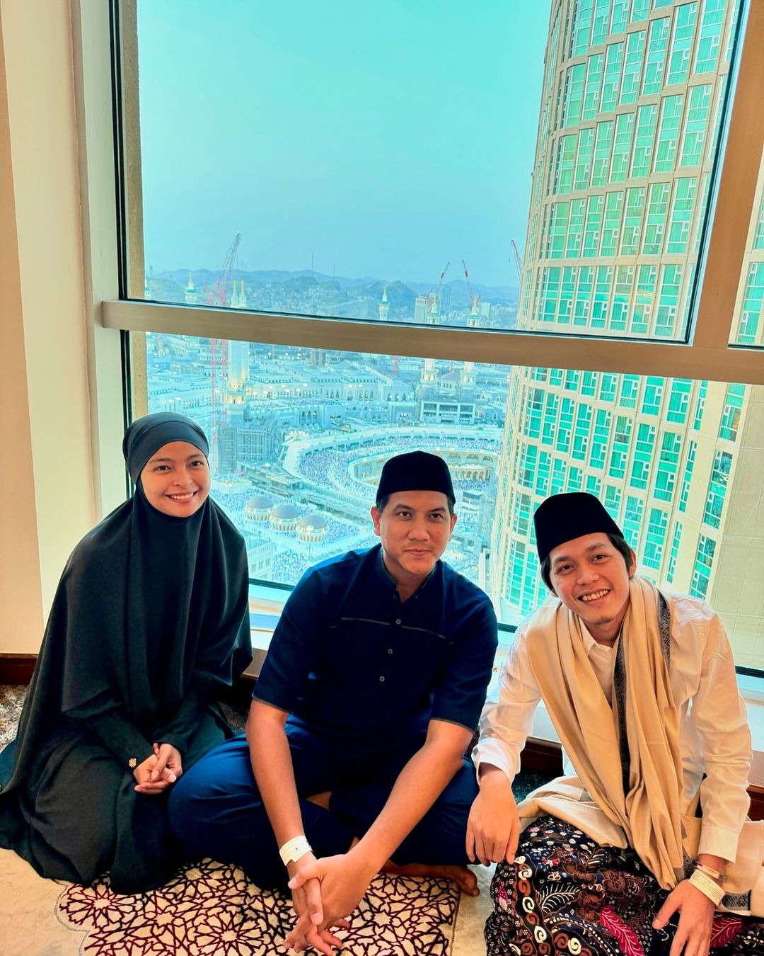 7 Artis Berangkat Haji Bareng Pasangan, Ibadah Jadi Makin Romantis