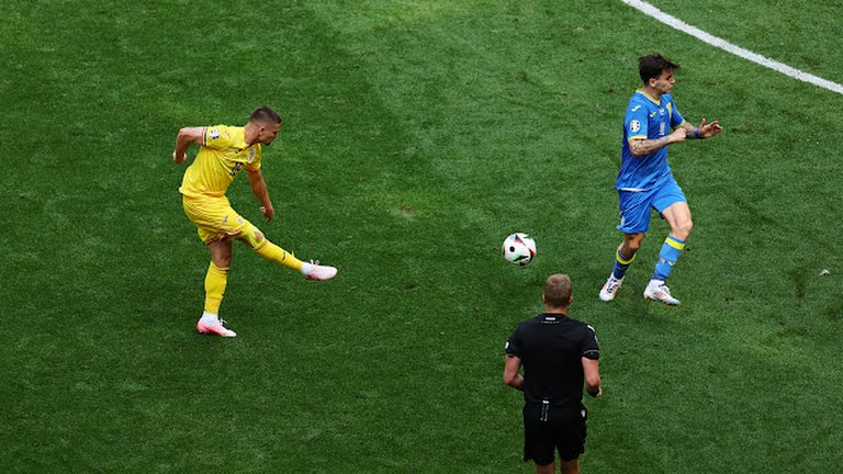 Rumania Pesta Gol, Ukraina Dibungkam 3-0