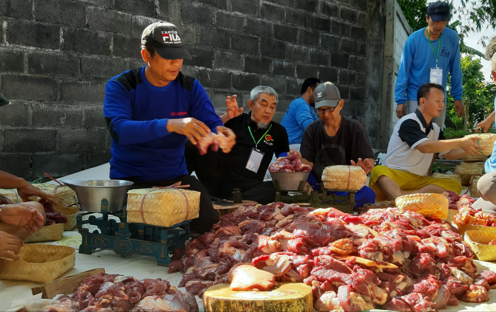 Idul Adha di Gading Kirana Estate, Takmir Masjid Al Ichsan Sembelih 8 Ekor Sapi dan 1 Kambing