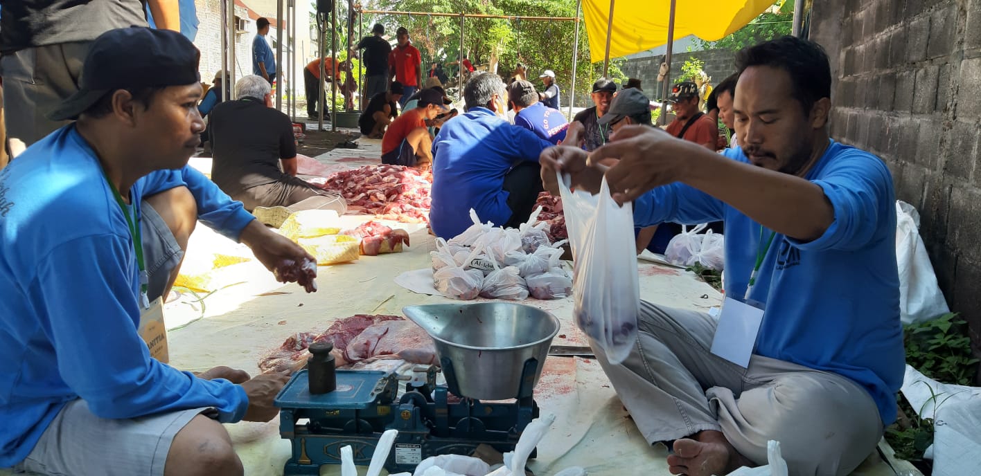 Idul Adha di Gading Kirana Estate, Takmir Masjid Al Ichsan Sembelih 8 Ekor Sapi dan 1 Kambing