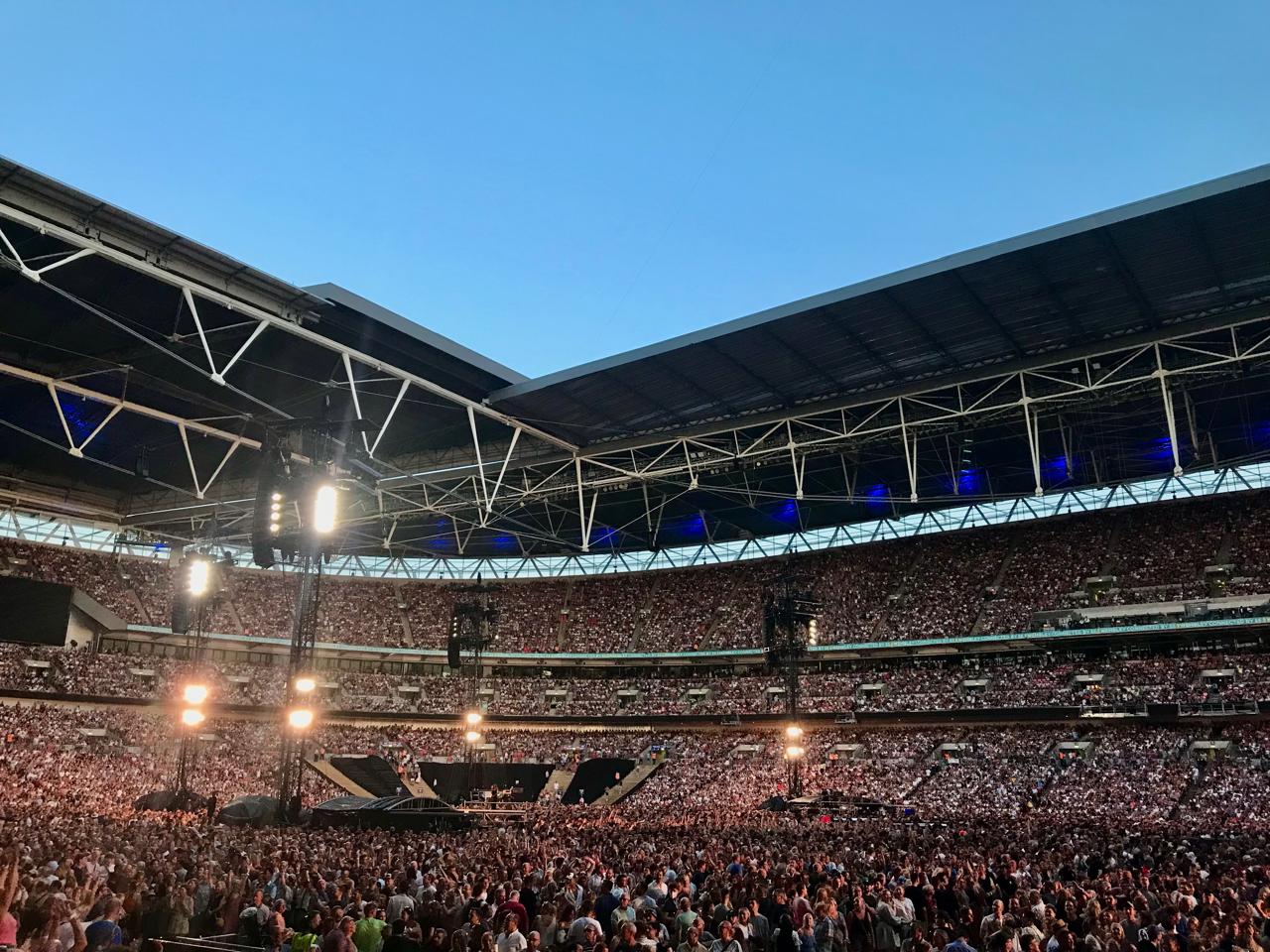 Coldplay Umumkan Capai 59% Target Pengurangan Emisi Karbon Saat Tur Dunia