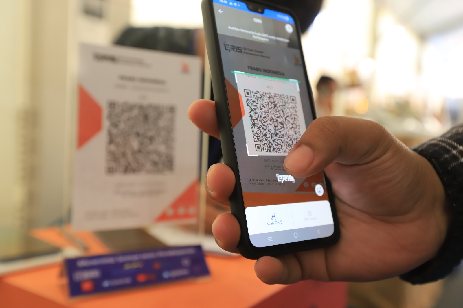 Transaksi QRIS Aman & Nyaman dengan BRIMerchant