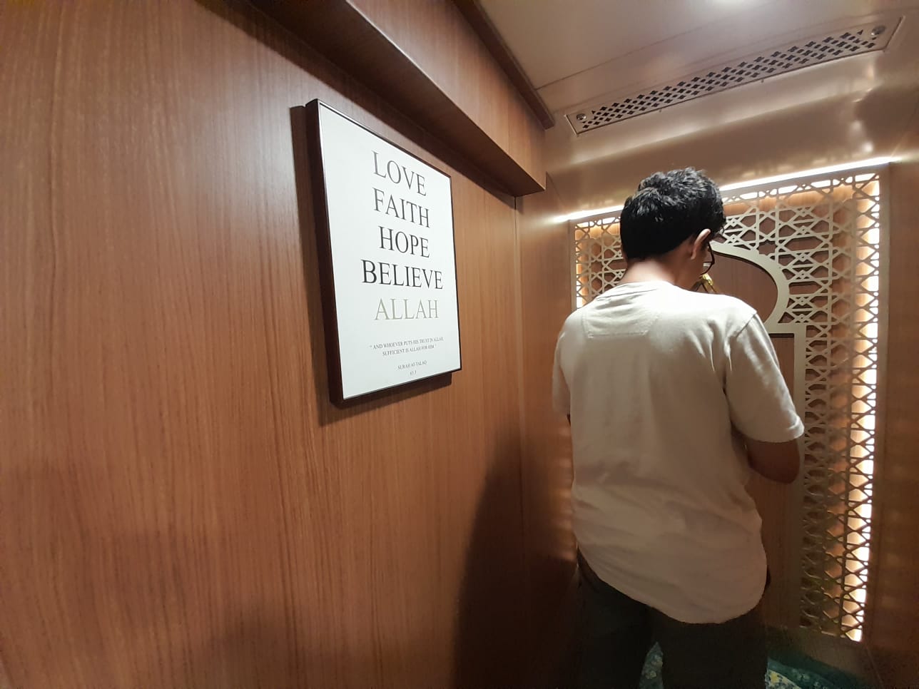 Ada Mushola Mungil di KA Majapahit, Mudahkan Penumpang Dirikan Shalat