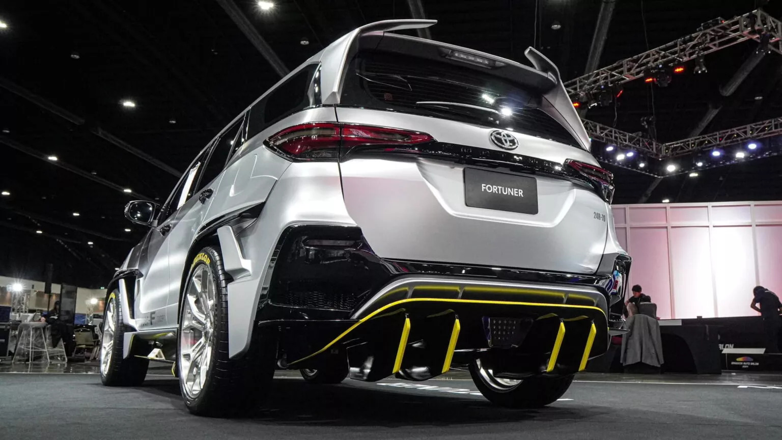 Toyota Fortuner Hyper-F: Ketika SUV Offroad Bertransformasi Jadi Mobil Balap