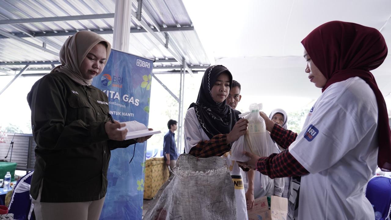Upaya Nyata BRI Atasi Lingkungan Buahkan Penghargaan Platinum pada BISRA Awards 2024
