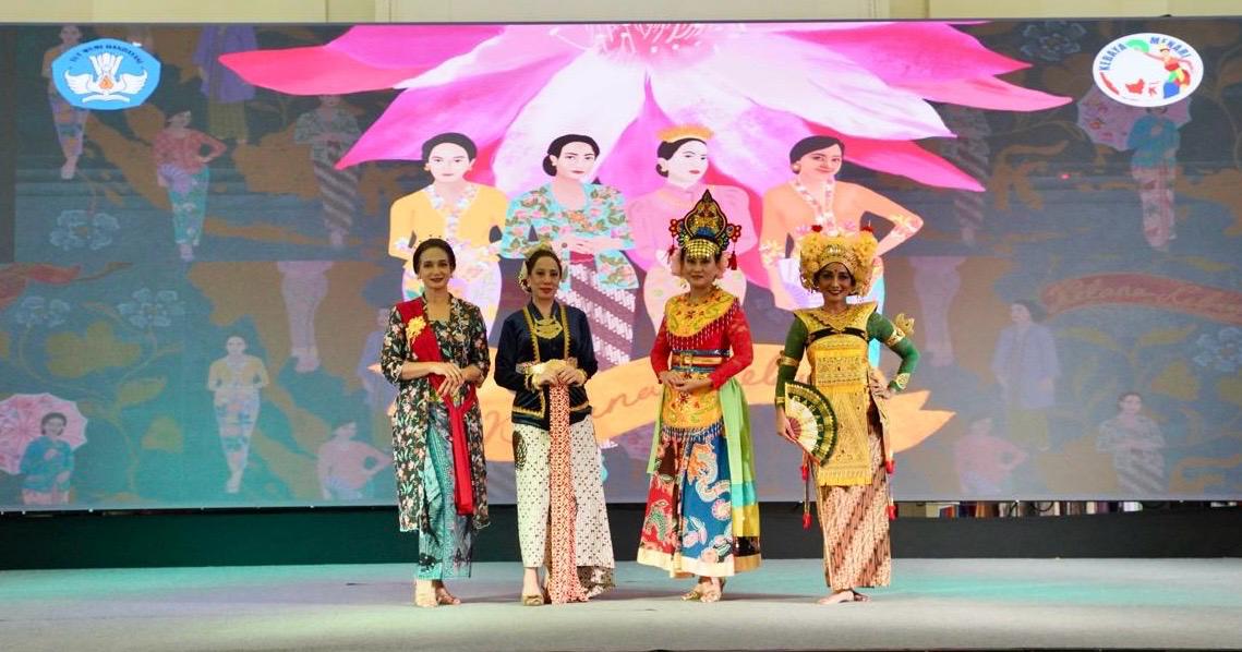 Susuri Sejarah Kebaya di 3 Negara, Komunitas Kebaya Menari Tukar Informasi Sejarah