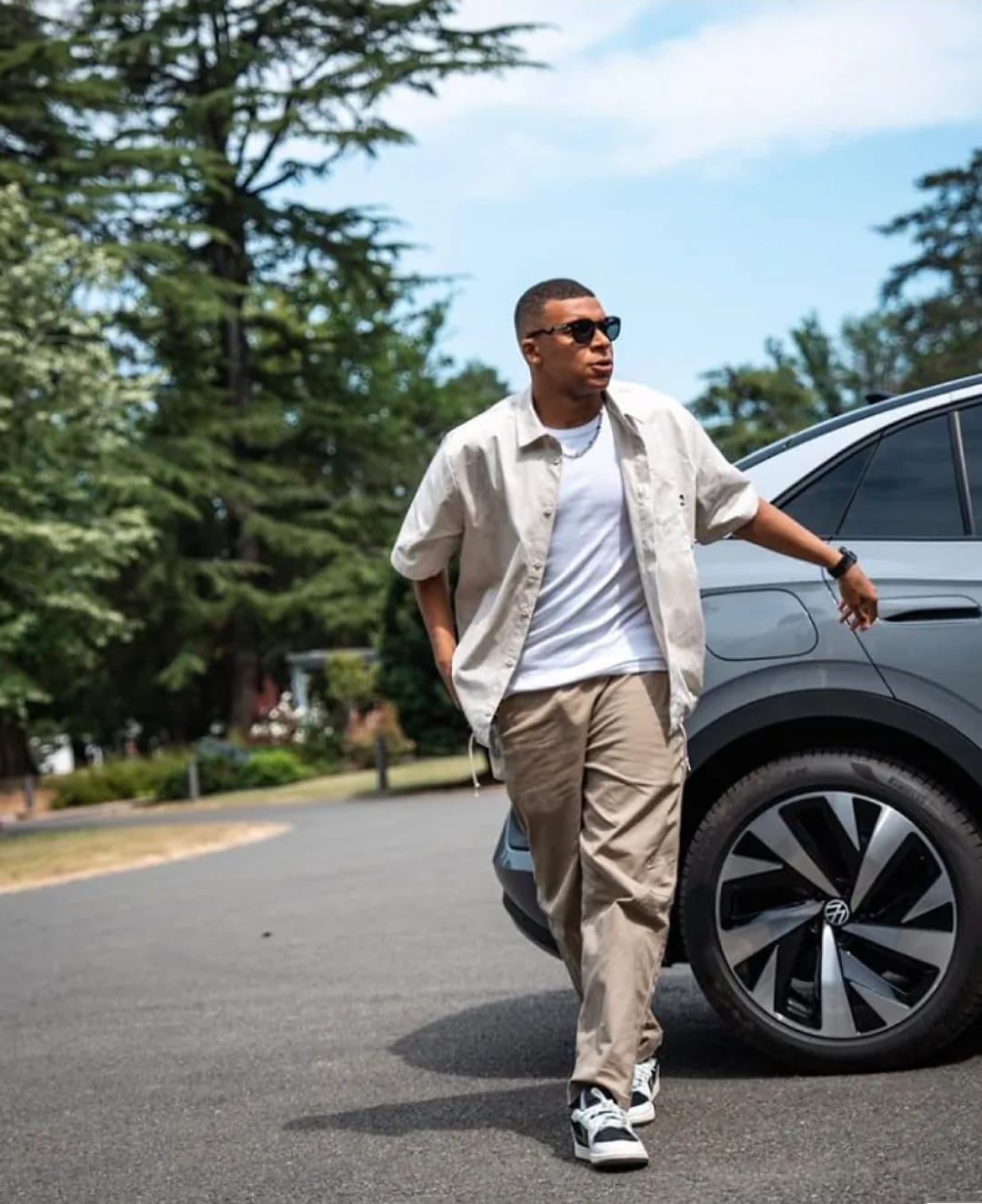 Kylian Mbappe, Koleksi Mobil Mewahnya di Garasi Penuh, Sayang Gak Bisa Nyetir Sendiri