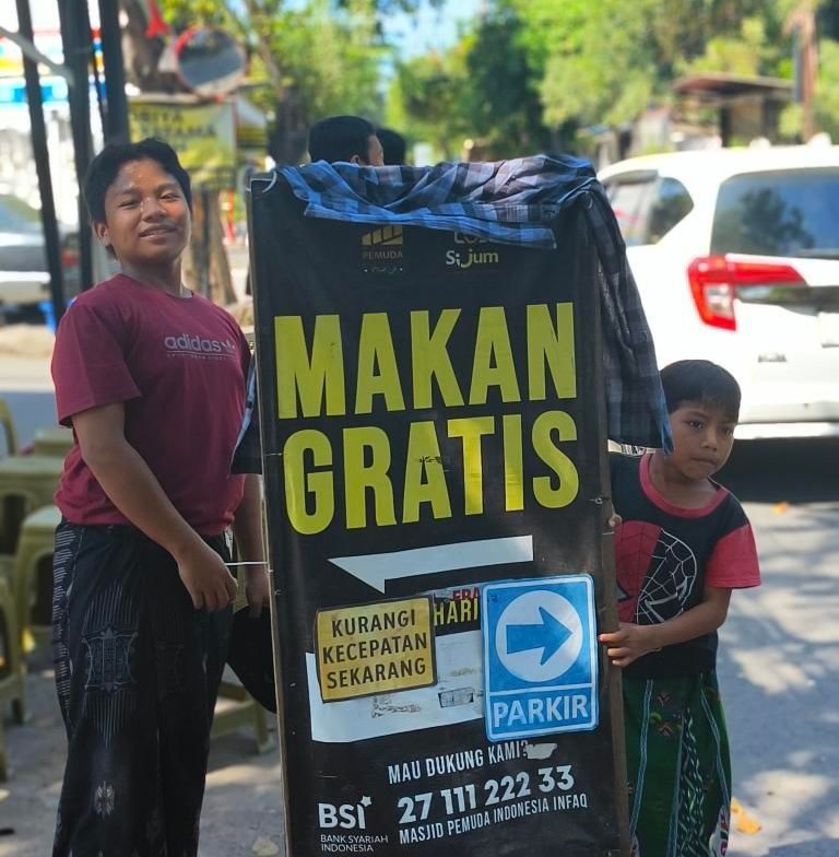 Buka 24 Jam, Masjid Ini Sediakan Matras, Bantal dan Makan Gratis