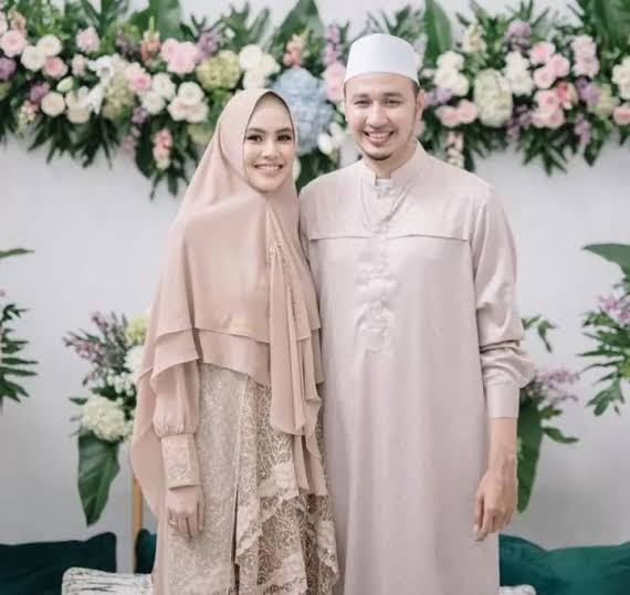 Deretan Artis Cantik Dinikahi Ustaz, Tampilan Jadi Syar'i dan Lebih Tertutup