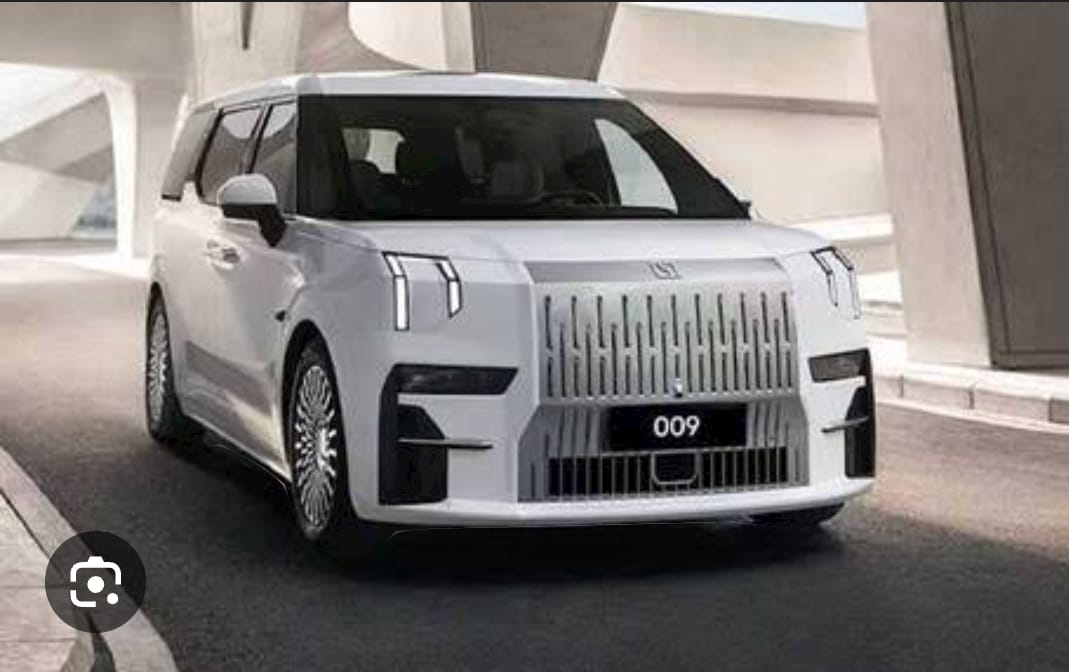 Van Mewah Sekelas Rolls Royce Asal China Bikin Geger, Amerika Gak Bisa Ngejar