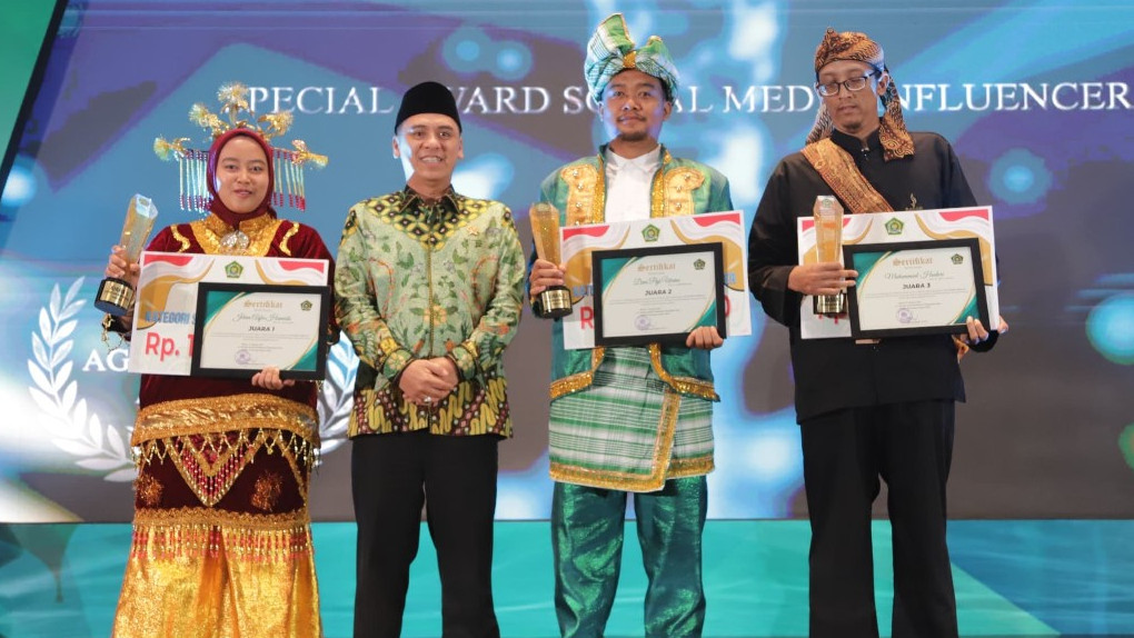 Kemenag Beri Penghargaan Para Penyuluh Agama di Daerah