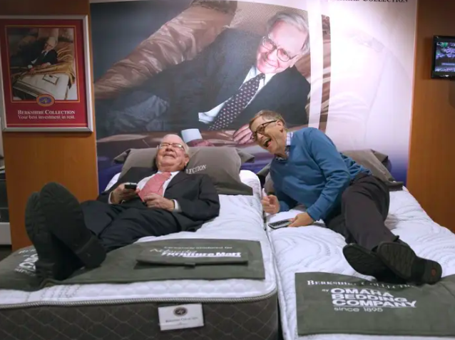 Naik Turunnya Persahabatan 30 Tahun Bill Gates dan Warren Buffett