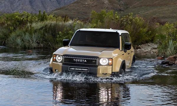 Perbandingan Toyota Land Cruiser Prado vs GWM Tank 500: Mana yang Lebih Unggul?