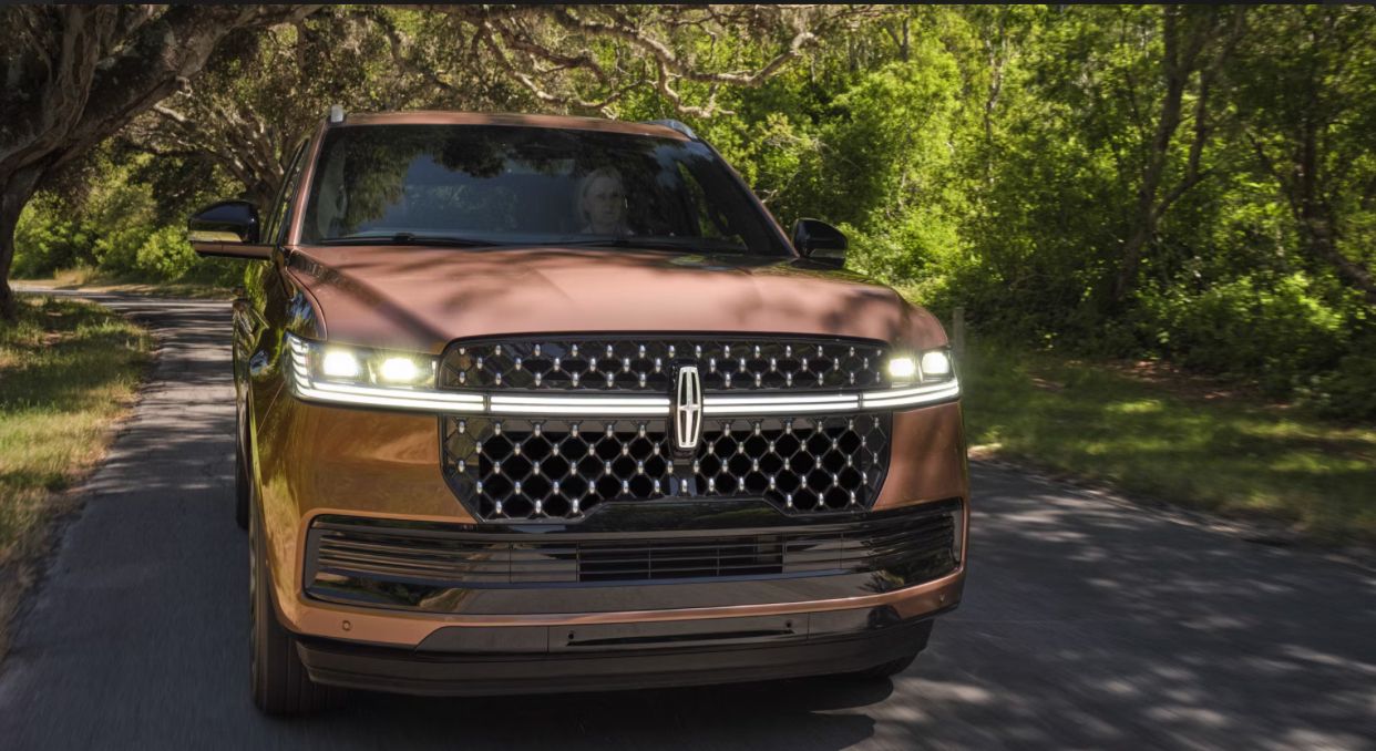 Lincoln Navigator 2025 atau Cadillac Escalade 2025, Mana SUV Mewah Pilihanmu?
