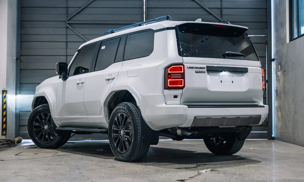 Toyota Land Cruiser Prado LC250 Emang Gagah, Macho Banget dan Bikin Goyah