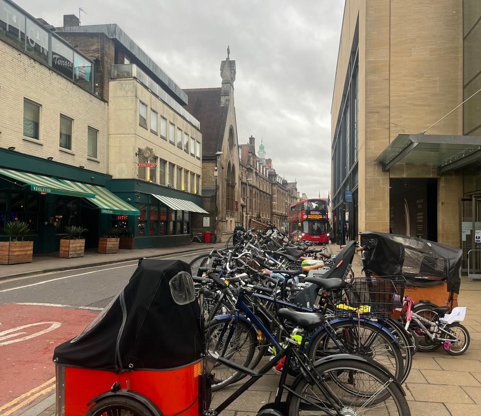 Sepeda, Bangunan Tua dan Harry Potter di Pusat Kota Cambridge