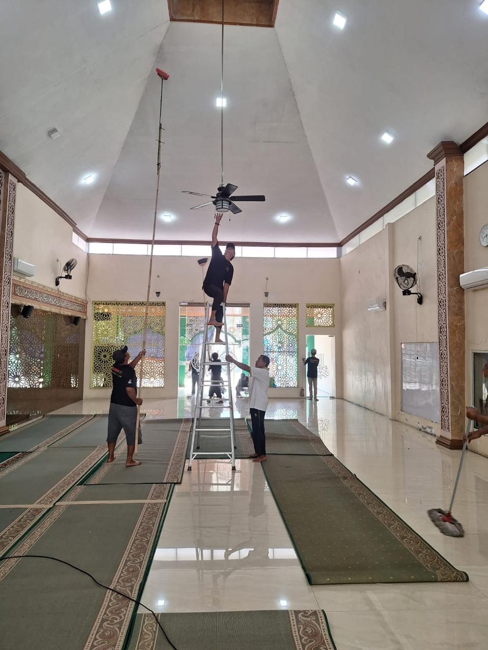 PRNU Telaga Murni Langsung  Gerak Cepat, Gelar Bakti Sosial  dengan Bersih Bersih Masjid