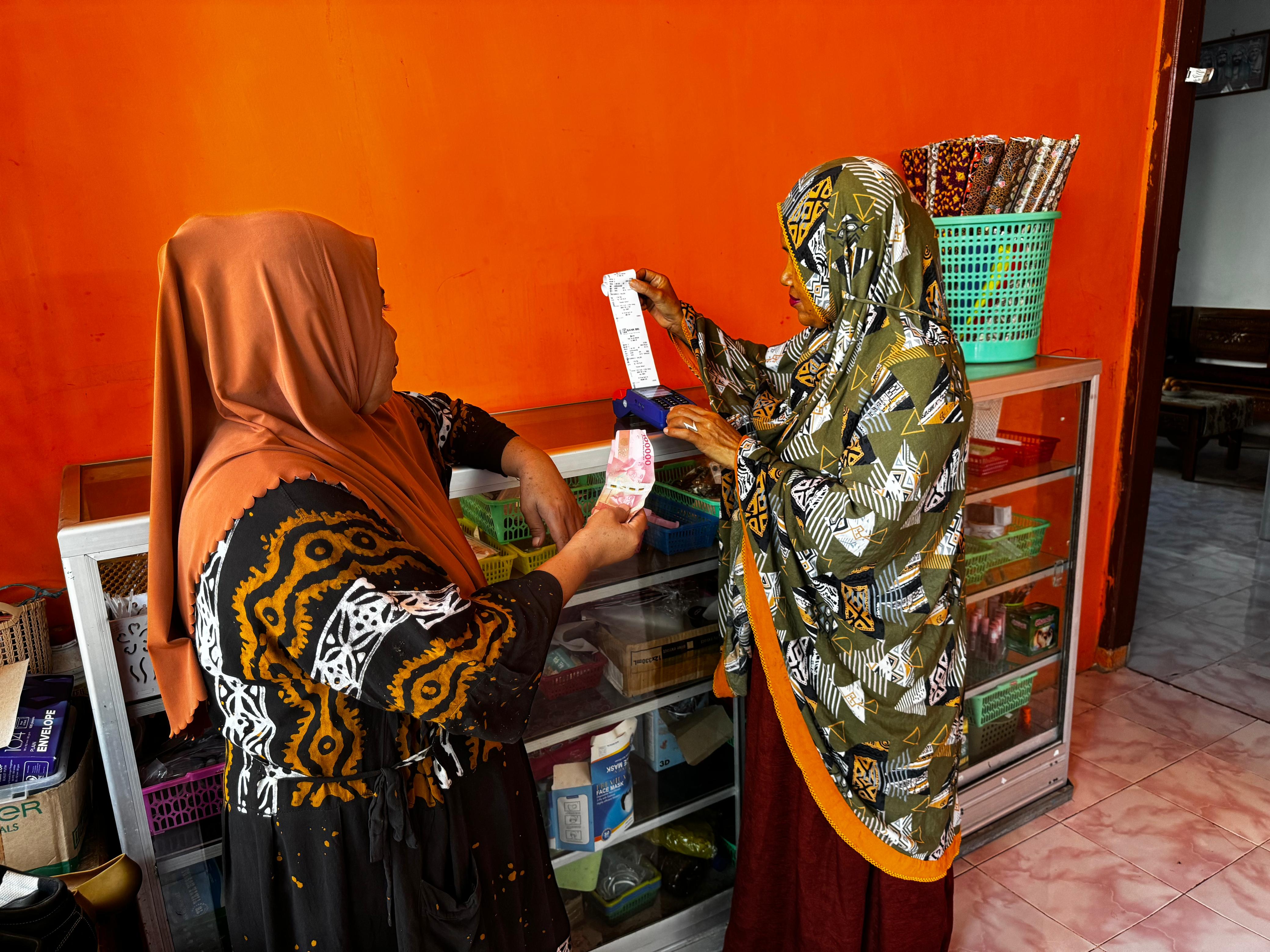 Mengenal AgenBRILink “Mariyati Daeng Ngintang”, Pahlawan Inklusi Keuangan dari Pulau Lae-lae Makassar