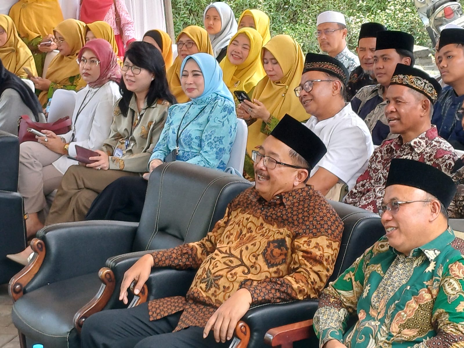 BCA Hibahkan Ruko Untuk Kantor Muhammadiyah Bekasi, Prof Mu’ti, Ketua PDM, Direktur BCA Terlibat Candaan Segar