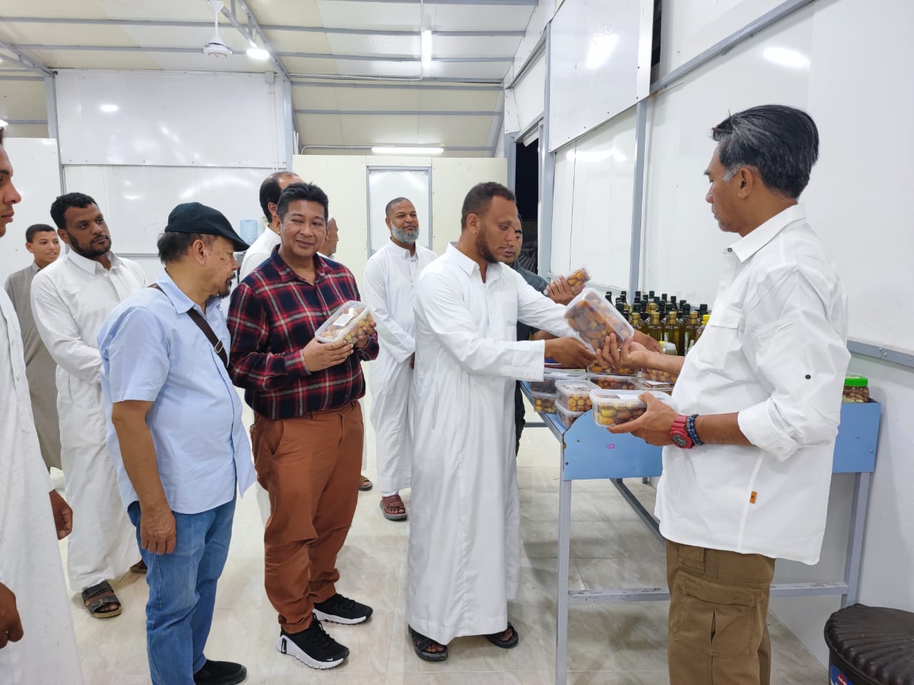 Buyer Mesir Minati Kayu Gaharu, Aki dan Suku Cadang Kendaraan dari Indonesia