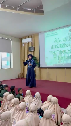 Field Trip Seru: Ridhoka Salma Ajak Siswa MI Mathlaul Ulum Belajar Kesehatan
