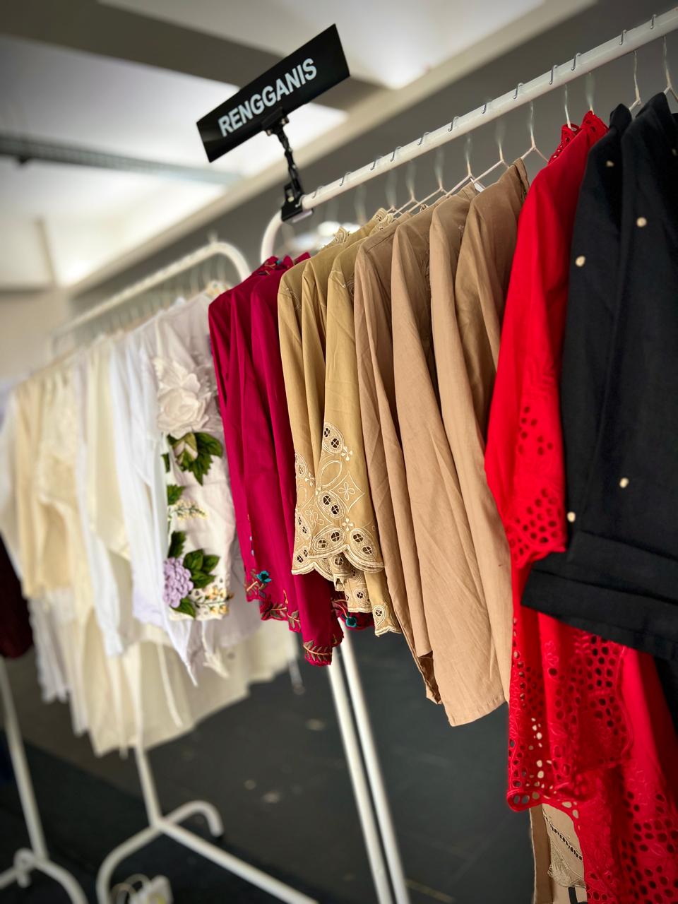 Cerita Riri Rengganis, Suka Menjahit Sejak SD hingga Kini Eksis sebagai Desainer