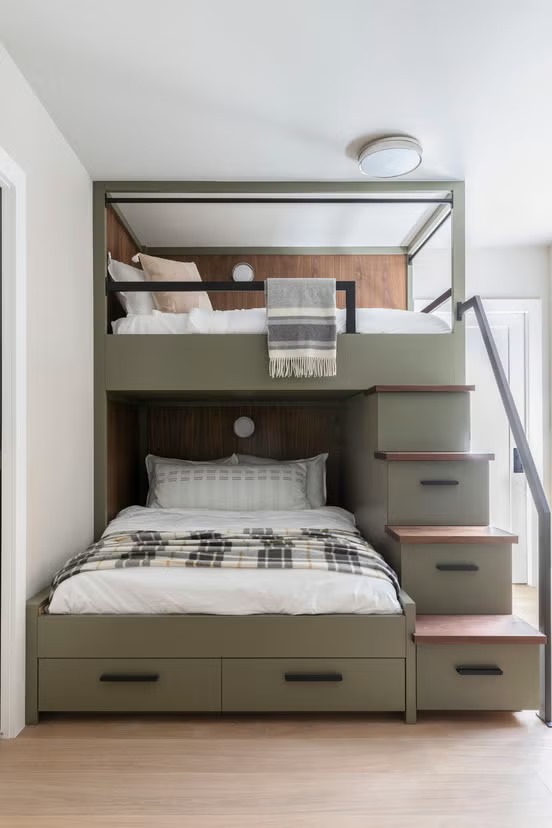 Ide Siasati Kamar Tidur Kecil, Kesan Terbuka hingga Nyaman Meski Banyak Barang