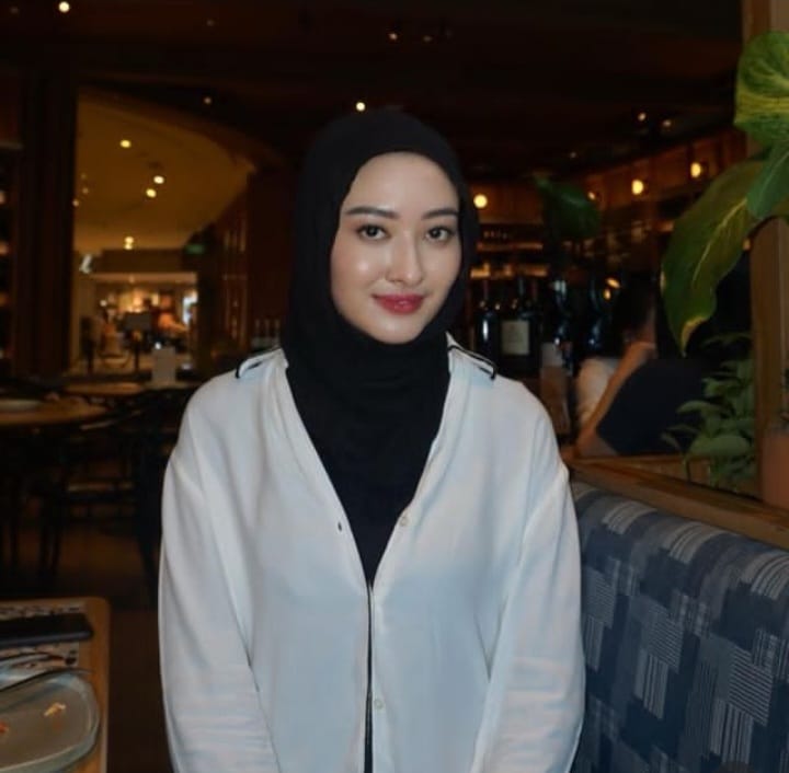 Inspirasi Outfit Hijab Yang Anggun Ala Puteri Modiyanti, Putri Tomy Soeharto