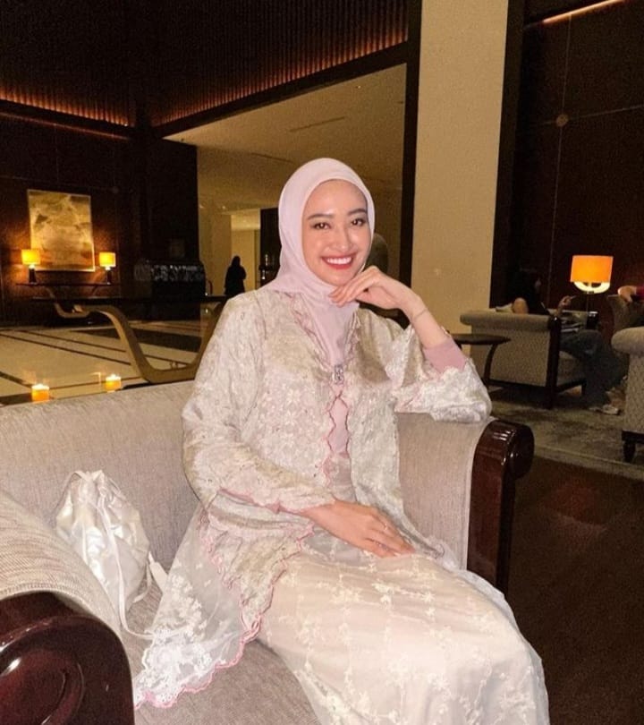 Inspirasi Outfit Hijab Yang Anggun Ala Puteri Modiyanti, Putri Tomy Soeharto