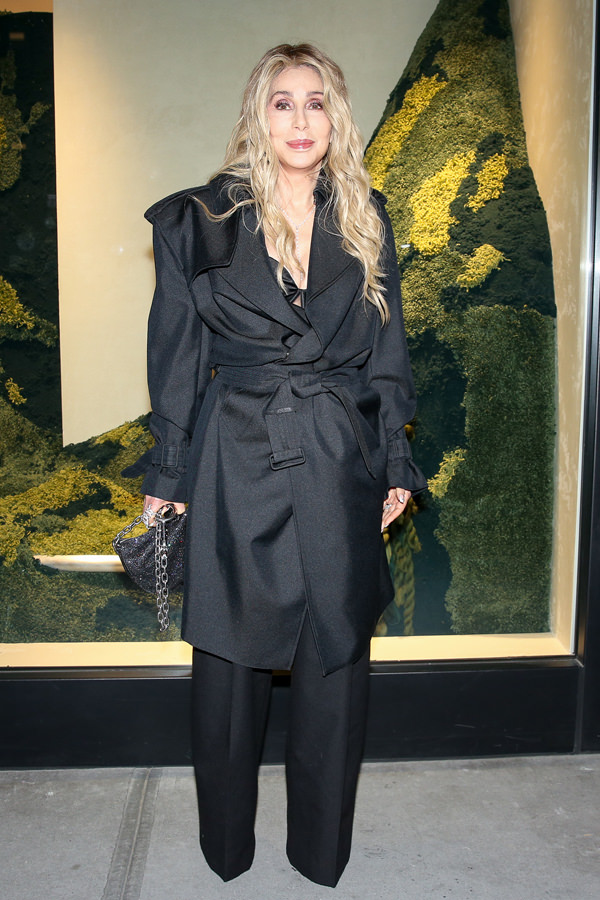 Gaya Selebriti di Acara Pembukaan Kembali Toko Burberry New York, Siapa yang Paling Mencuri Perhatian?