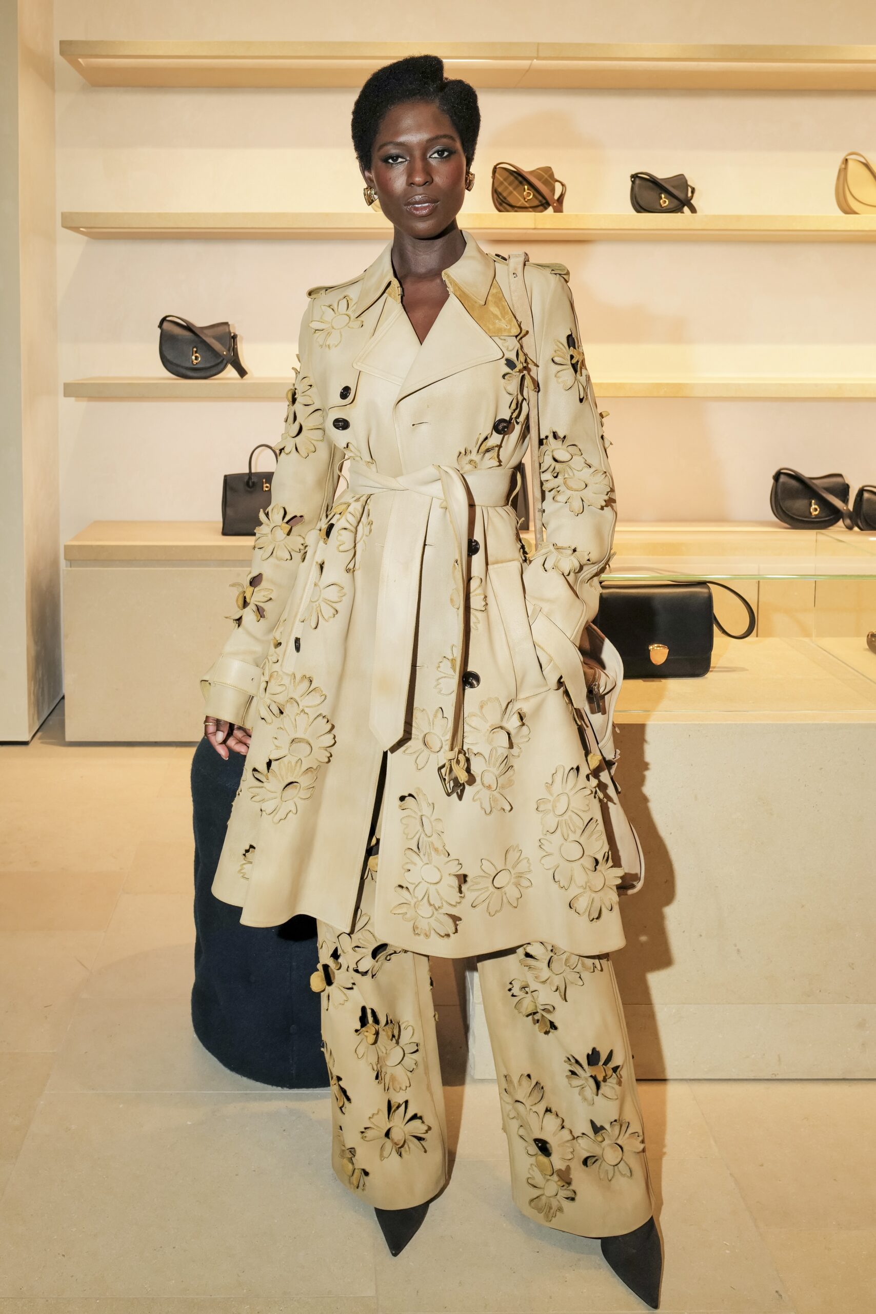 Gaya Selebriti di Acara Pembukaan Kembali Toko Burberry New York, Siapa yang Paling Mencuri Perhatian?