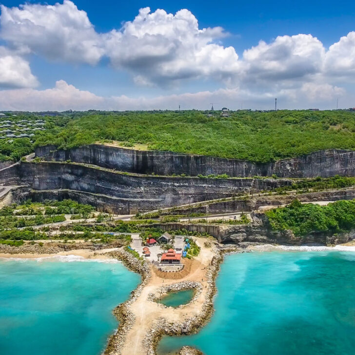 Melasti Beach Bali, Surga Tersembunyi dengan Panorama Sunset yang Memukau