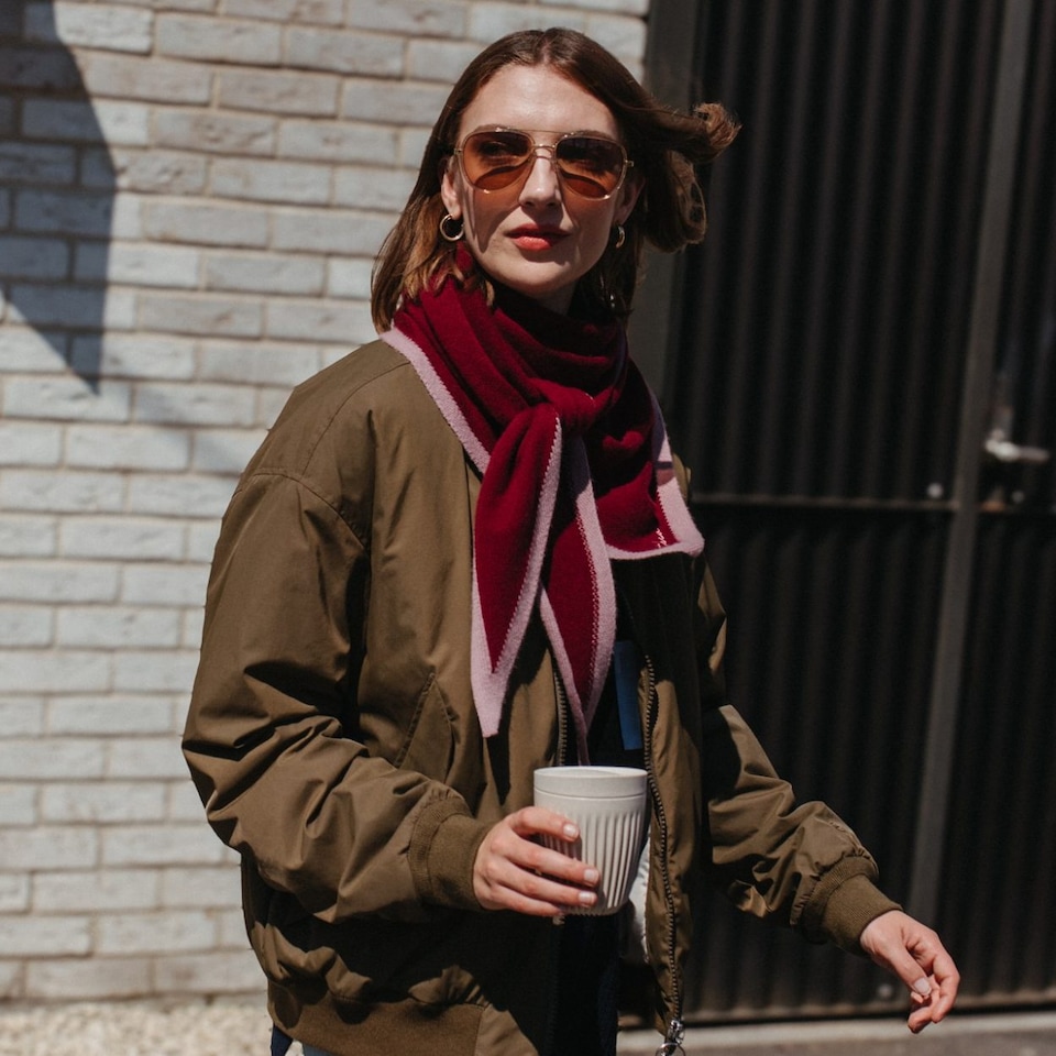 Syal Model Lama Bikin Tampilan Kurang Fresh? Ini Tips Update Style untuk Liburan Winter!