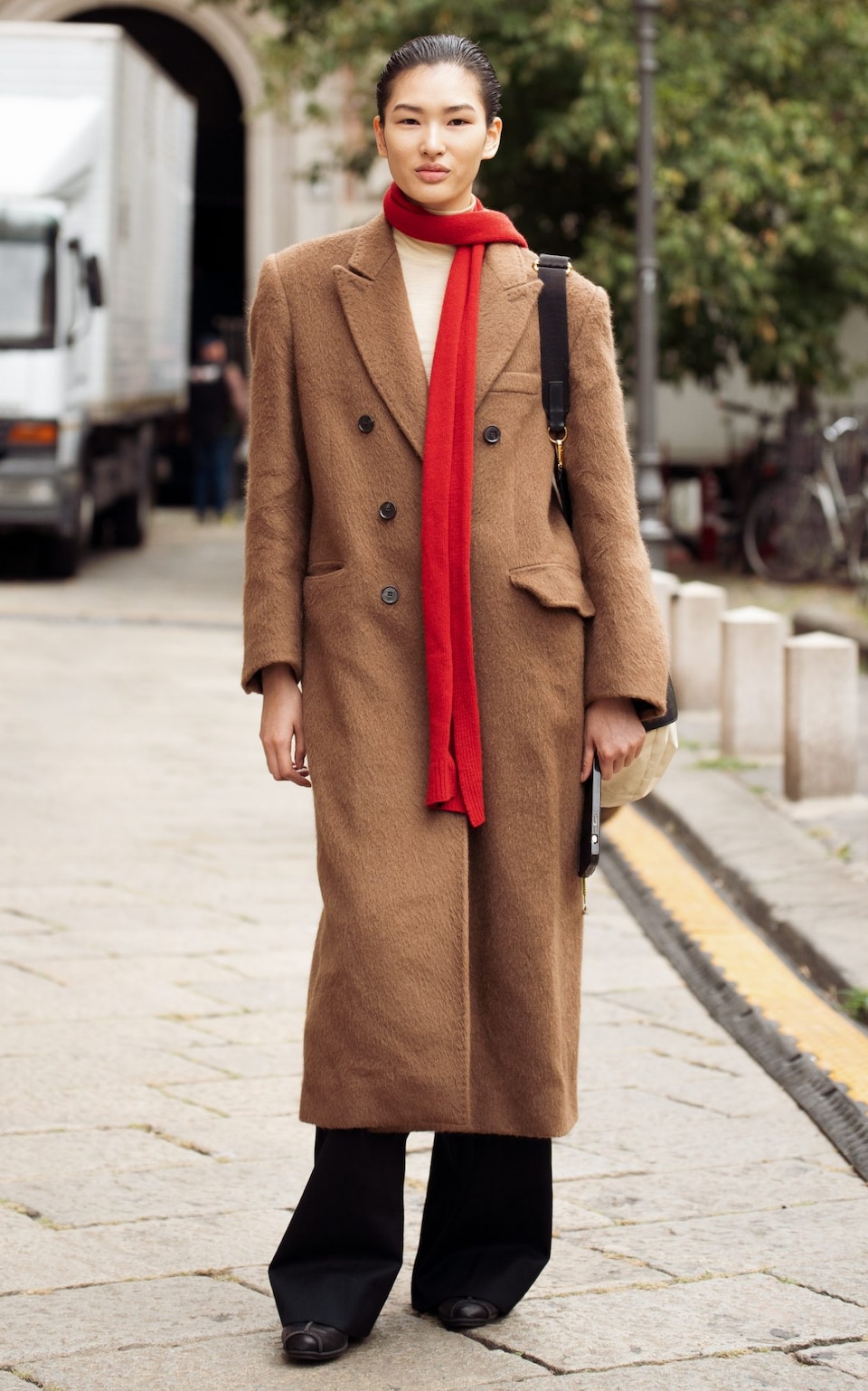 Syal Model Lama Bikin Tampilan Kurang Fresh? Ini Tips Update Style untuk Liburan Winter!