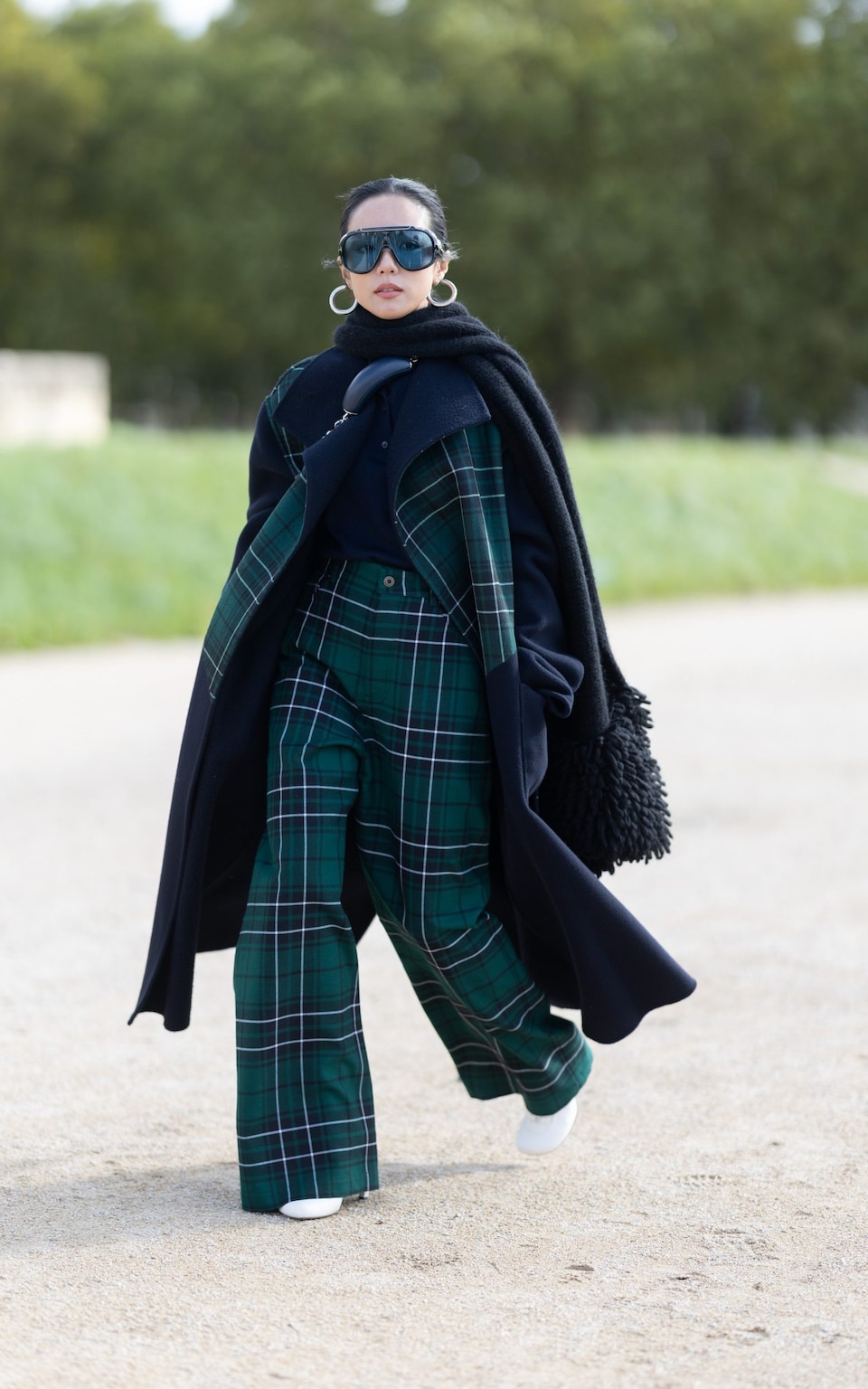 Syal Model Lama Bikin Tampilan Kurang Fresh? Ini Tips Update Style untuk Liburan Winter!