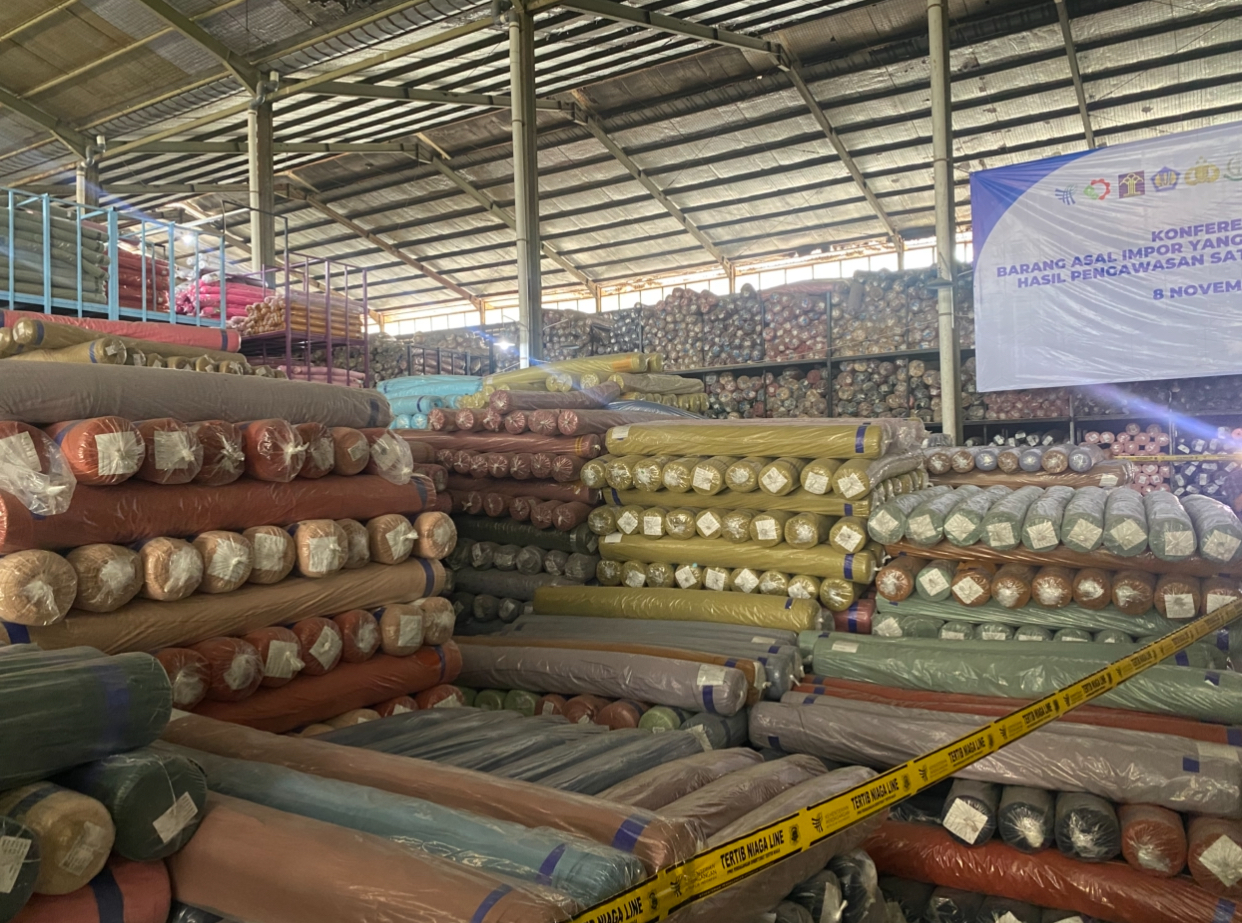 BREAKING NEWS: Mendag Gerebek Gudang Tekstil Ilegal di Jakarta Utara, Total Temuan di Dua Lokasi Capai Rp90 Miliar!