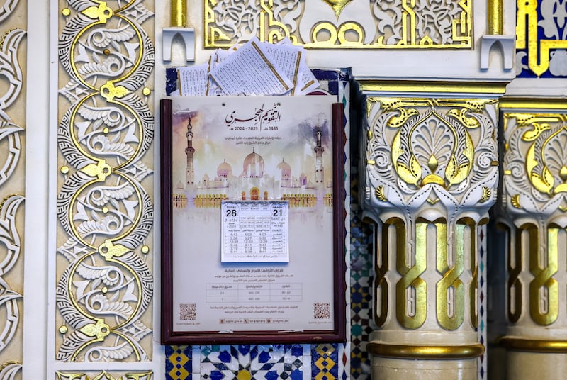 Keindahan Masjid Biru UAE, Desain Bertingkat yang Memukau di Abu Dhabi