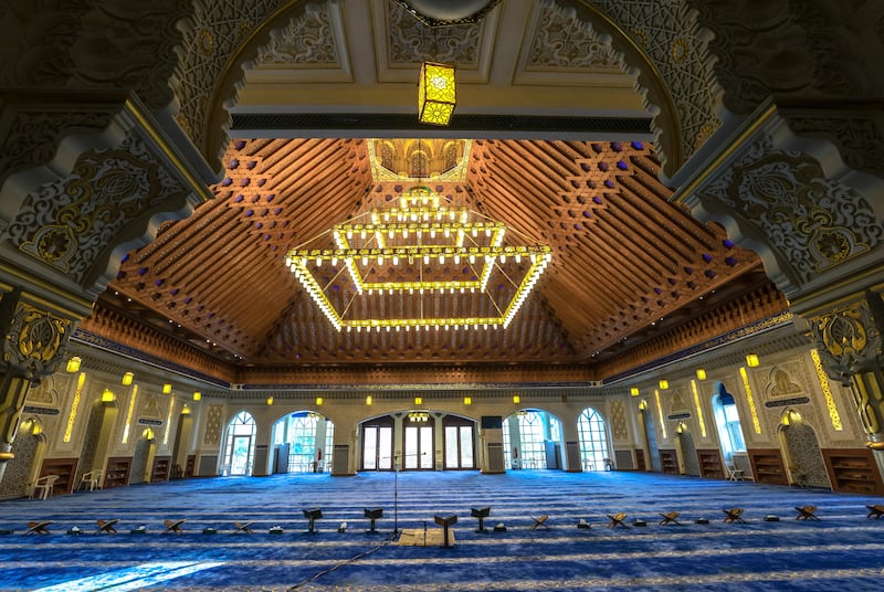 Keindahan Masjid Biru UAE, Desain Bertingkat yang Memukau di Abu Dhabi