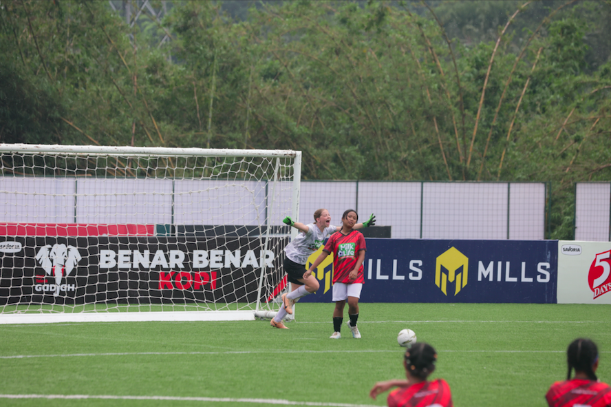 British School Jakarta Tumbangkan SDN Buaran 01 Lewat Drama Adu Penalti di Final MilkLife Soccer Challenge 2024